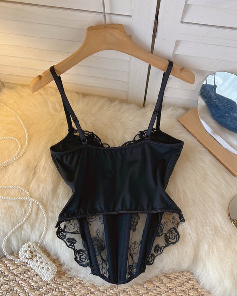 Siyah File Askılı Üstler