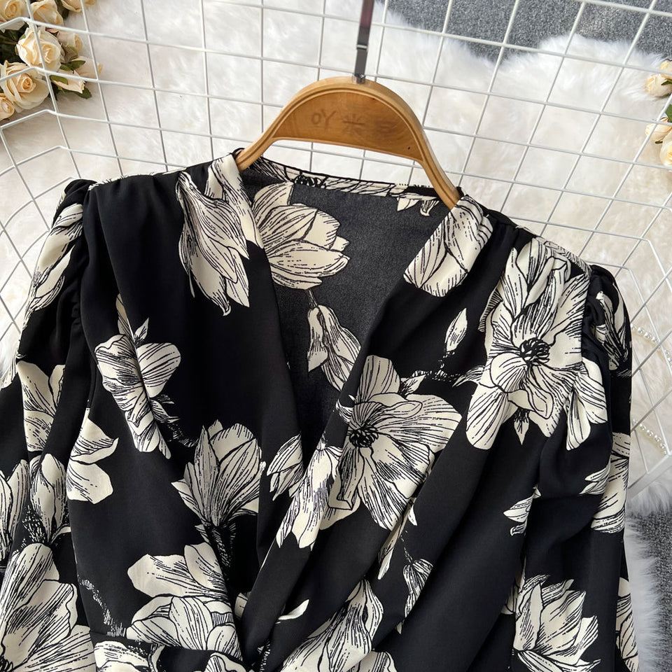 V-yaka Fırfırlı Kol Çiçekli Gömlek
