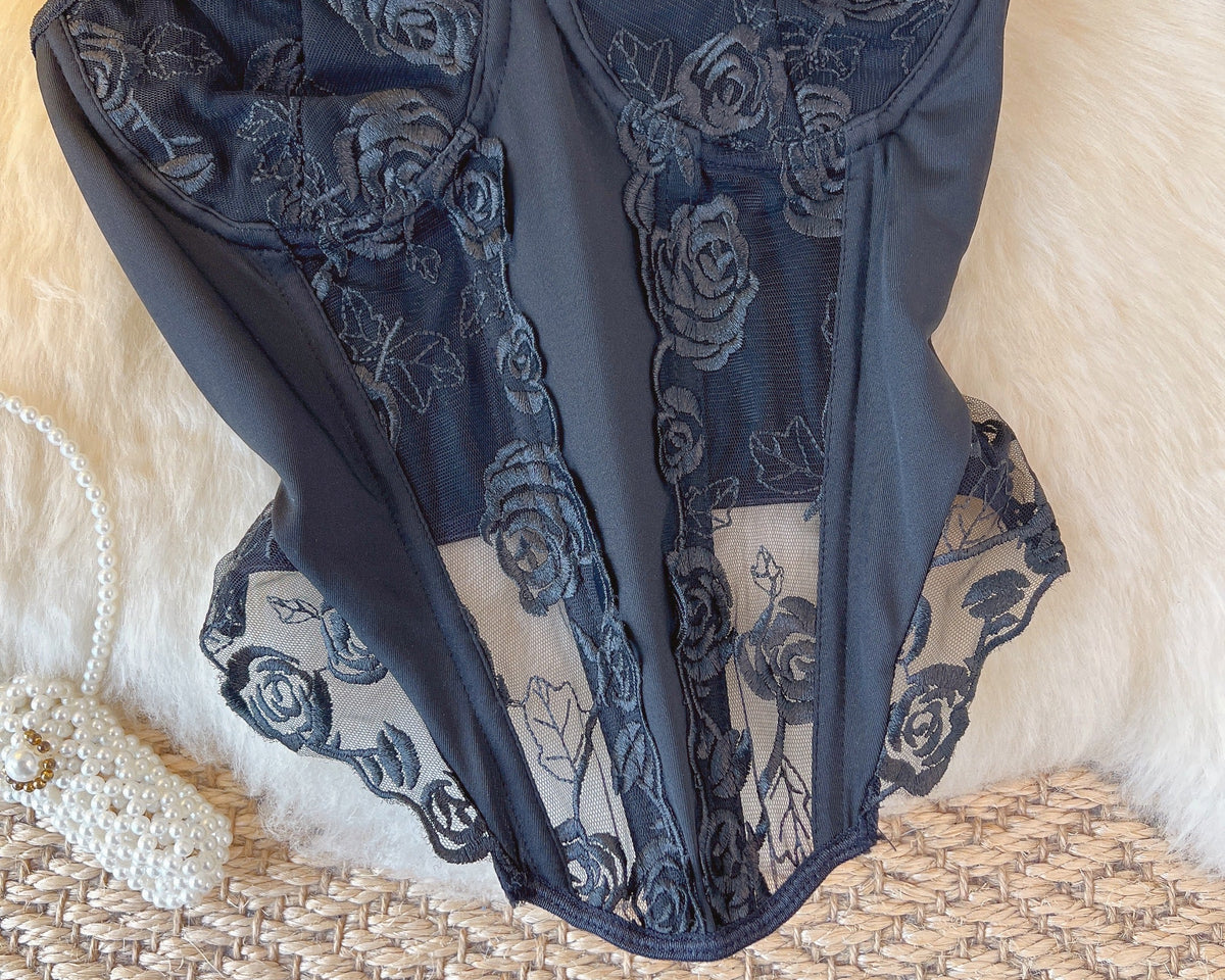 Siyah File Askılı Üstler