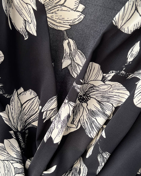 V-yaka Fırfırlı Kol Çiçekli Gömlek