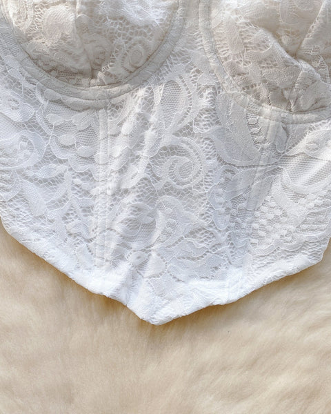 Fransız Tarzı Askısız Volanlı Üst