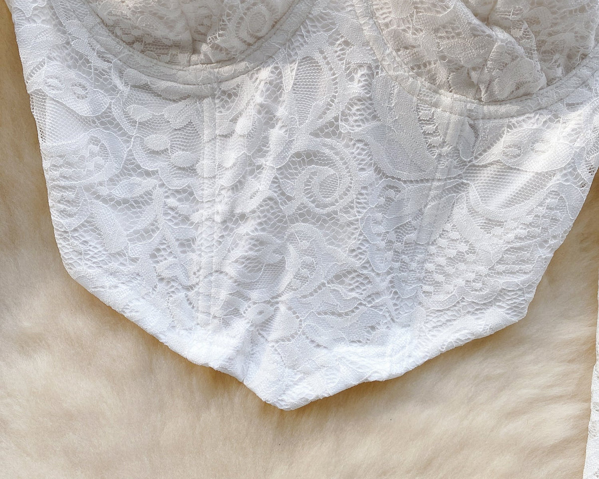 Fransız Tarzı Askısız Volanlı Üst