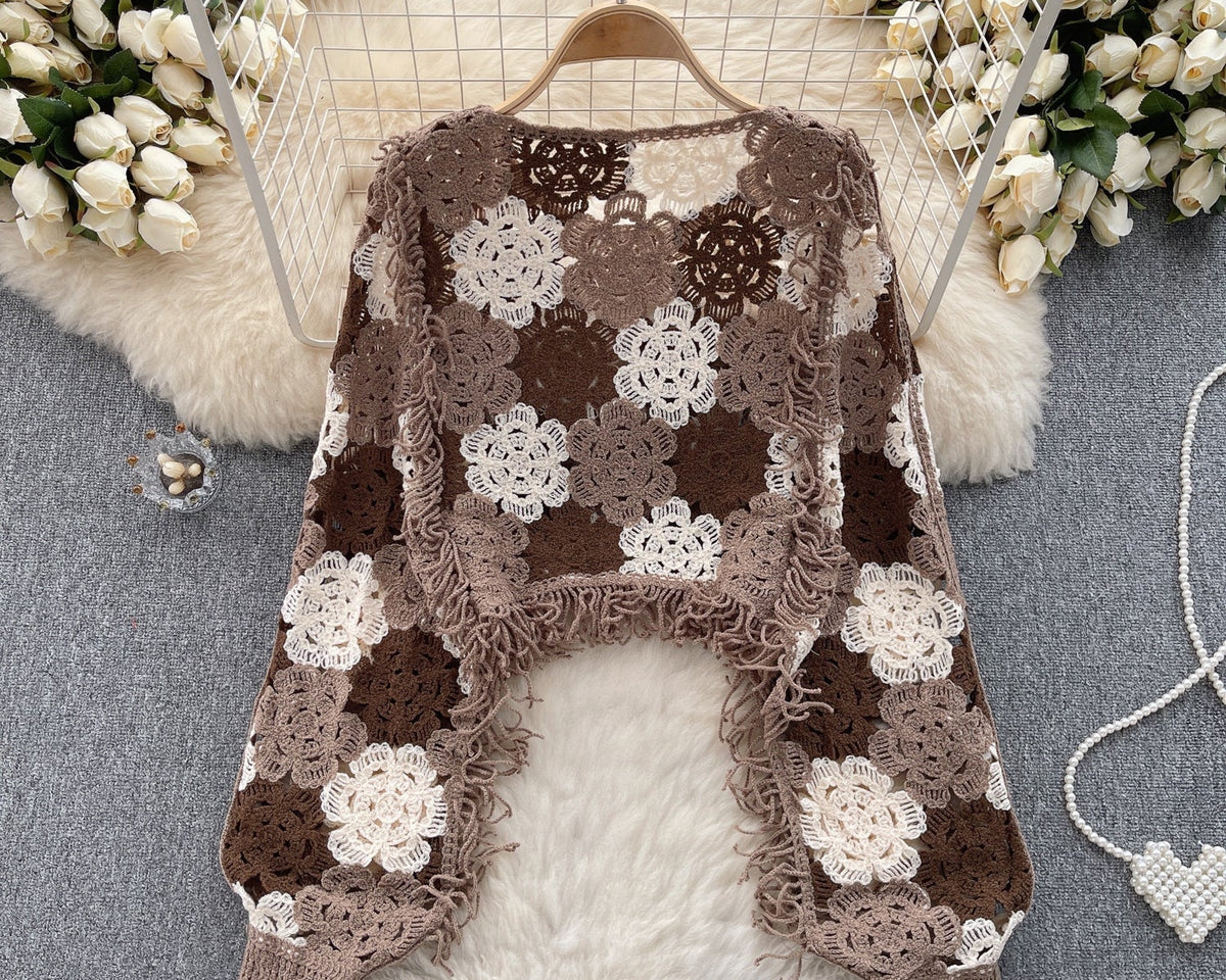 Bol Kesim Püsküllü Delikli Triko