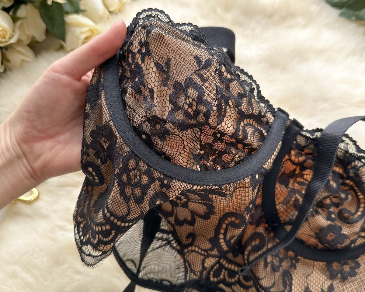 Amelia Şık Dantel Nakışlı Büstiyer