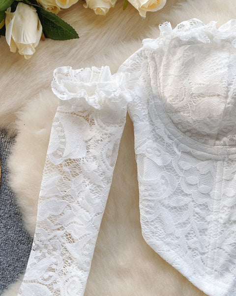 Fransız Tarzı Askısız Volanlı Üst