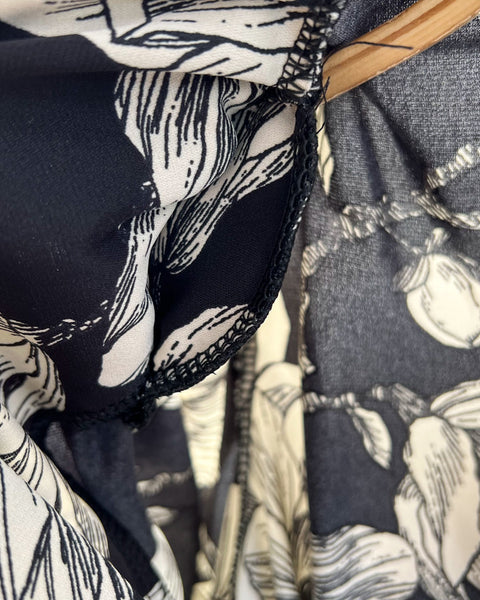 V-yaka Fırfırlı Kol Çiçekli Gömlek