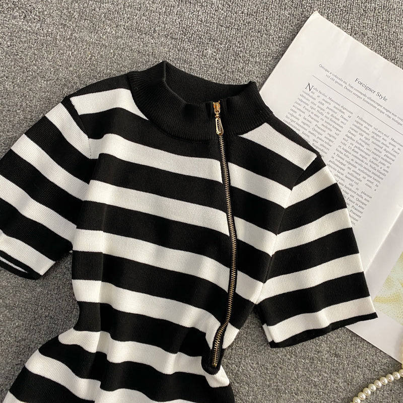 Asia Style Fermuar Detaylı T-Shirt