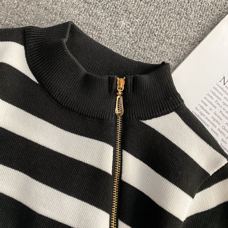 Asia Style Fermuar Detaylı T-Shirt