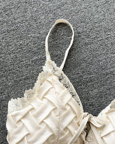 Tatlı Dantel V Yaka Dokuma Desenli Bluz