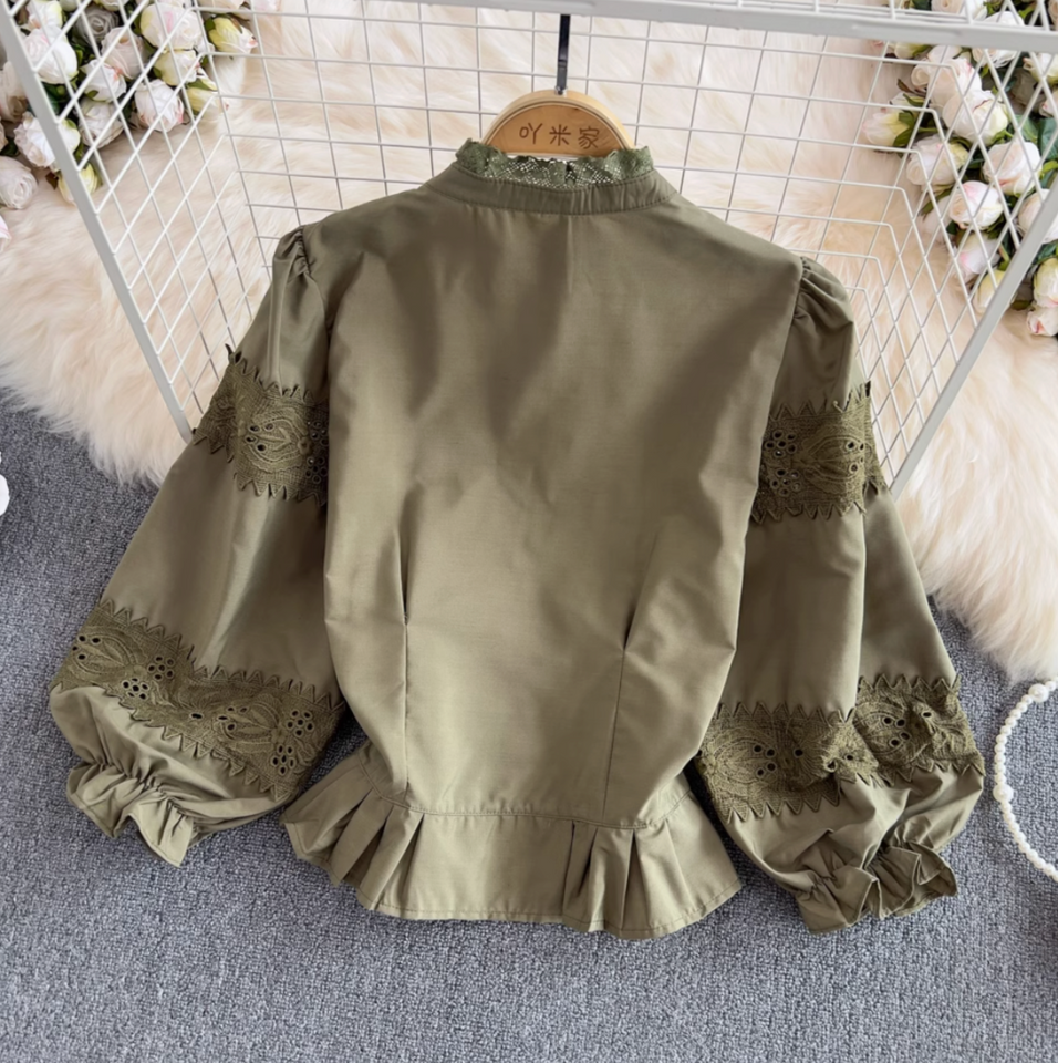 Saray İşlemeli Dantel Patchwork Bluz