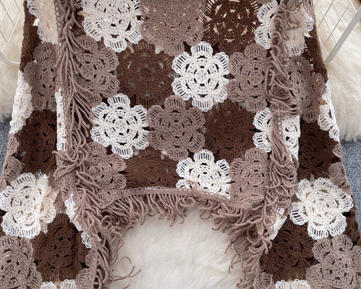 Bol Kesim Püsküllü Delikli Triko