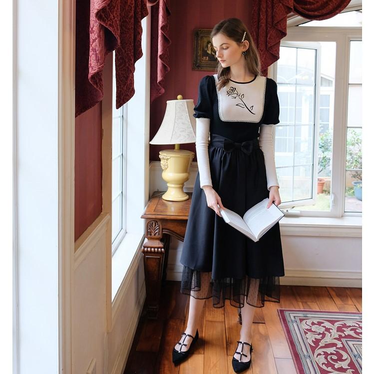 Kabartmalı Kol Gül Nakışlı Bluz