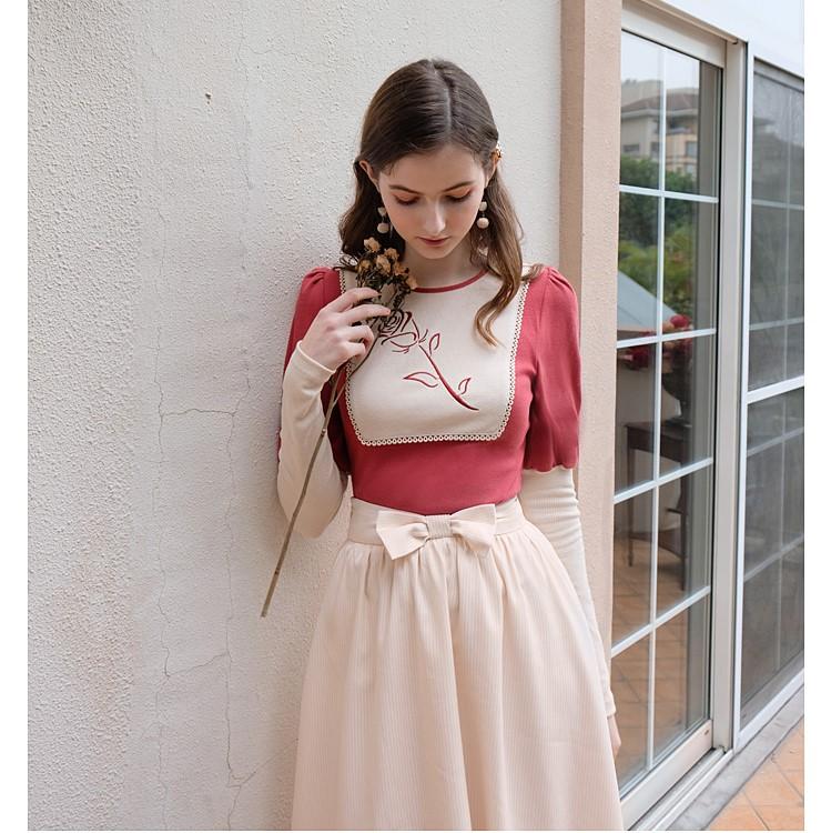 Kabartmalı Kol Gül Nakışlı Bluz