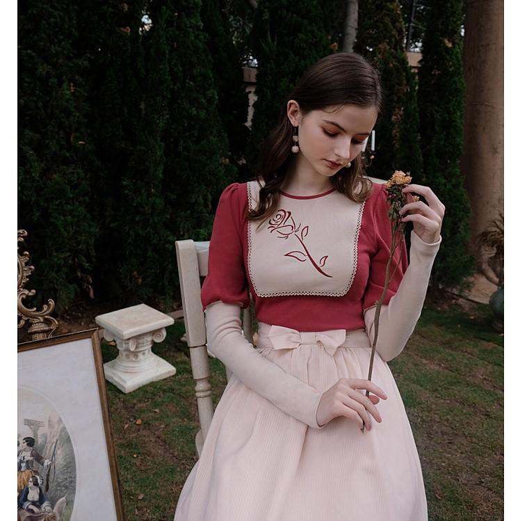 Kabartmalı Kol Gül Nakışlı Bluz