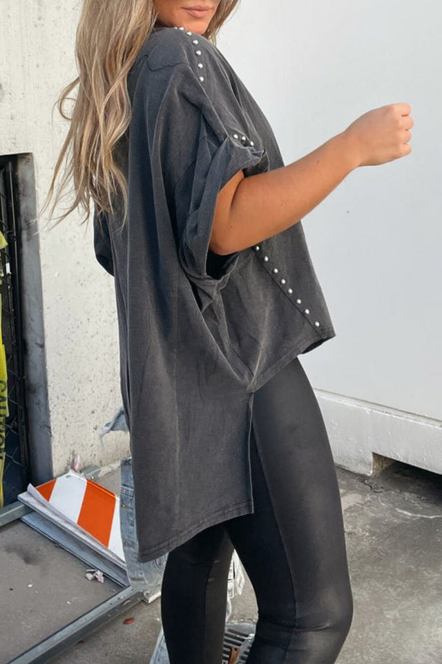 Yüksek Rulolu Kollar ve Perçinlerle Oversize T-Shirt