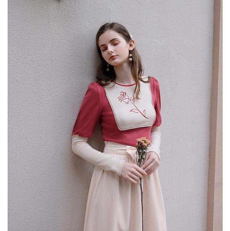 Kabartmalı Kol Gül Nakışlı Bluz