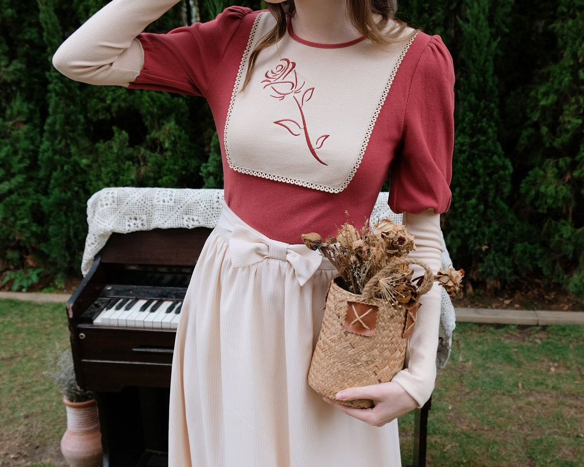 Kabartmalı Kol Gül Nakışlı Bluz