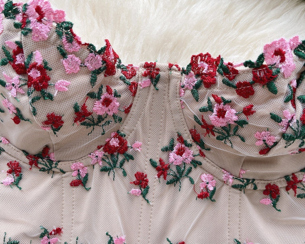 Off-shoulder Çiçek İşlemeli Dantel Bluz