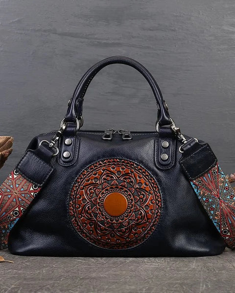 "KADIN ECH208 EL YAPIMI DERİ ÇANTA" can be rewritten as "KADIN ECH208 EL YAPIMI DERİ ÇANTASI" for clarity, or you could use "KADIN ECH208 EL YAPIMI DERİ ÇANTA - Özel Tasarım" to emphasize its handmade quality.