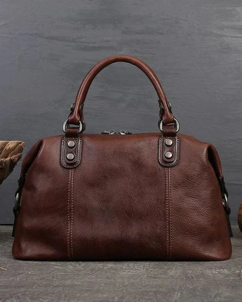 "KADIN ECH208 EL YAPIMI DERİ ÇANTA" can be rewritten as "KADIN ECH208 EL YAPIMI DERİ ÇANTASI" for clarity, or you could use "KADIN ECH208 EL YAPIMI DERİ ÇANTA - Özel Tasarım" to emphasize its handmade quality.