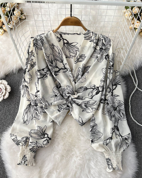 V-yaka Fırfırlı Kol Çiçekli Gömlek