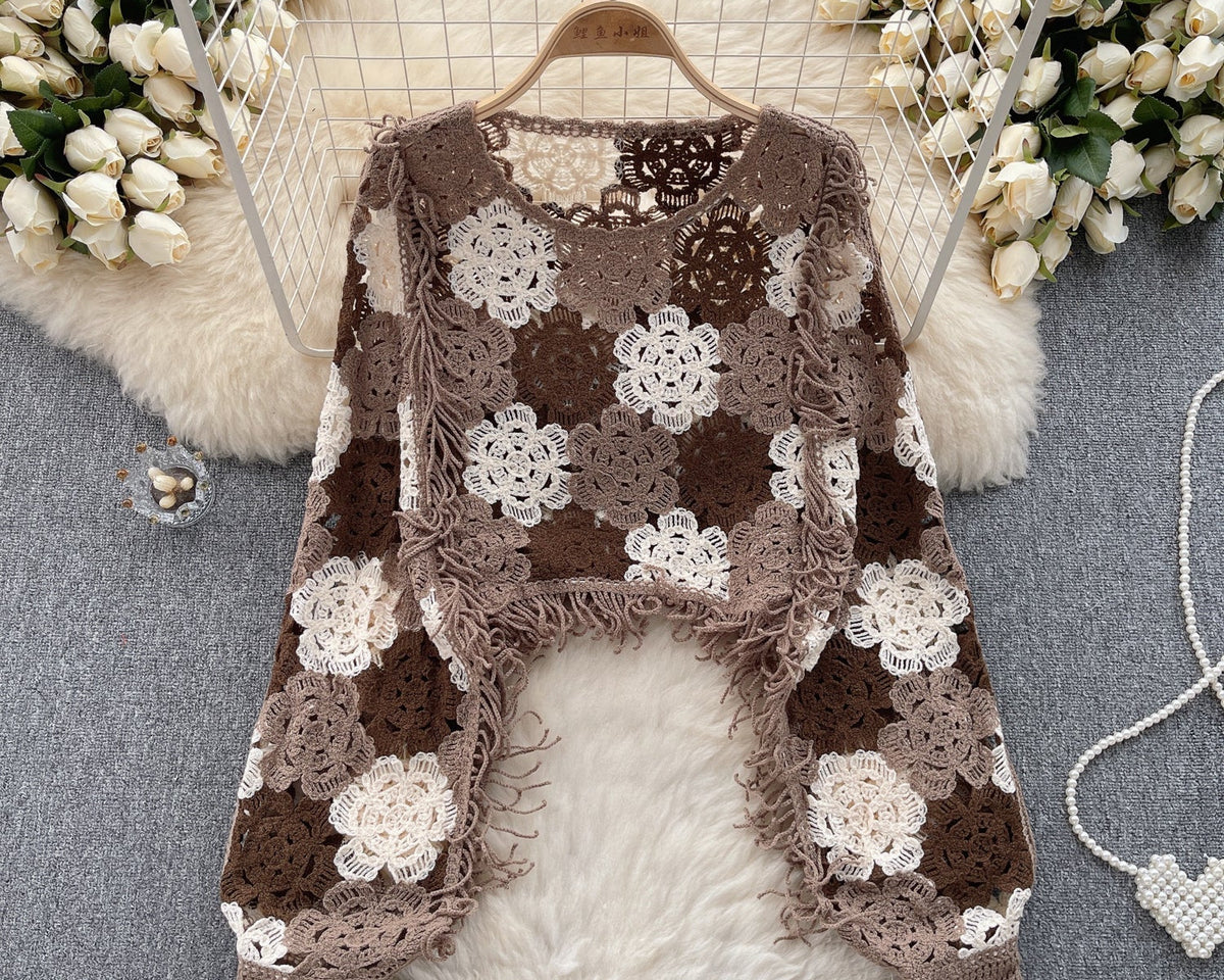 Bol Kesim Püsküllü Delikli Triko