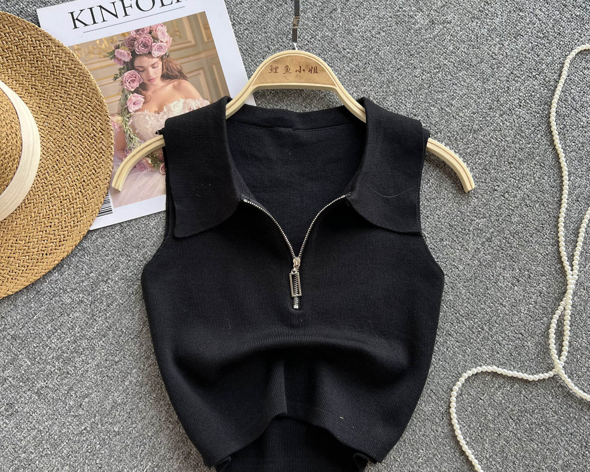 Yaka Detaylı Kolsuz Triko Üst