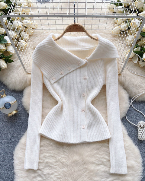 Yaka Detaylı Düz Renk Triko