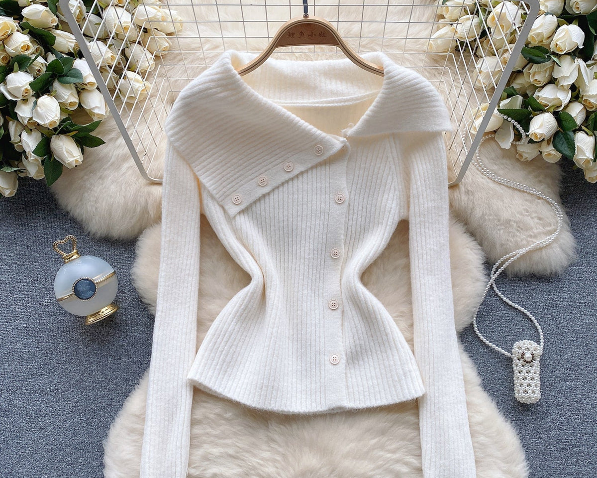 Yaka Detaylı Düz Renk Triko