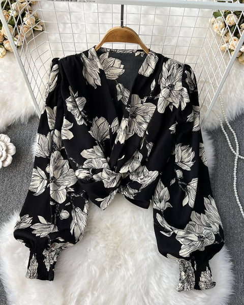 V-yaka Fırfırlı Kol Çiçekli Gömlek