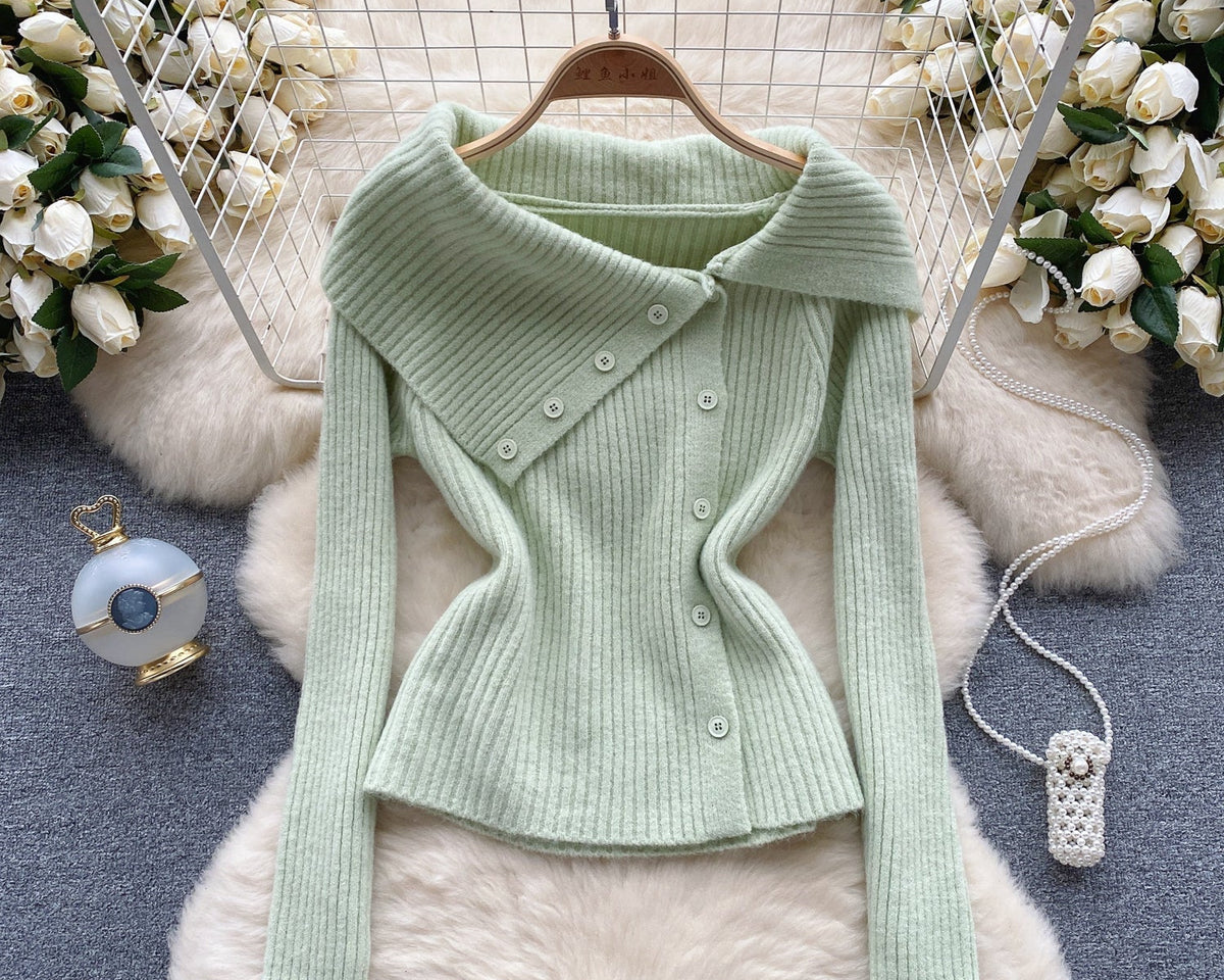 Yaka Detaylı Düz Renk Triko