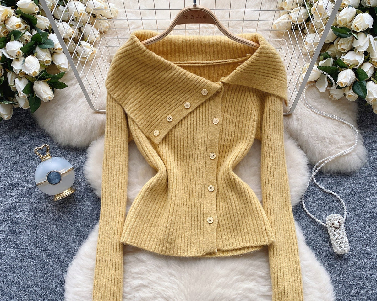 Yaka Detaylı Düz Renk Triko