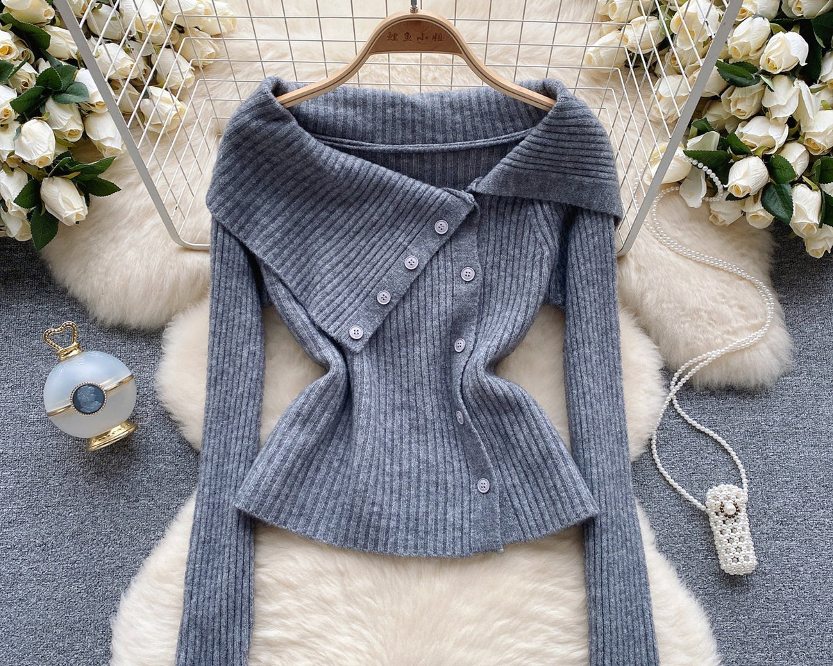 Yaka Detaylı Düz Renk Triko