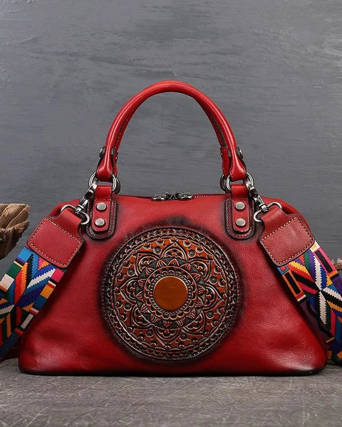 "KADIN ECH208 EL YAPIMI DERİ ÇANTA" can be rewritten as "KADIN ECH208 EL YAPIMI DERİ ÇANTASI" for clarity, or you could use "KADIN ECH208 EL YAPIMI DERİ ÇANTA - Özel Tasarım" to emphasize its handmade quality.