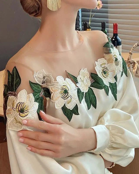 Çiçek İşlemeli Uzun Kollu Şifon Bluz