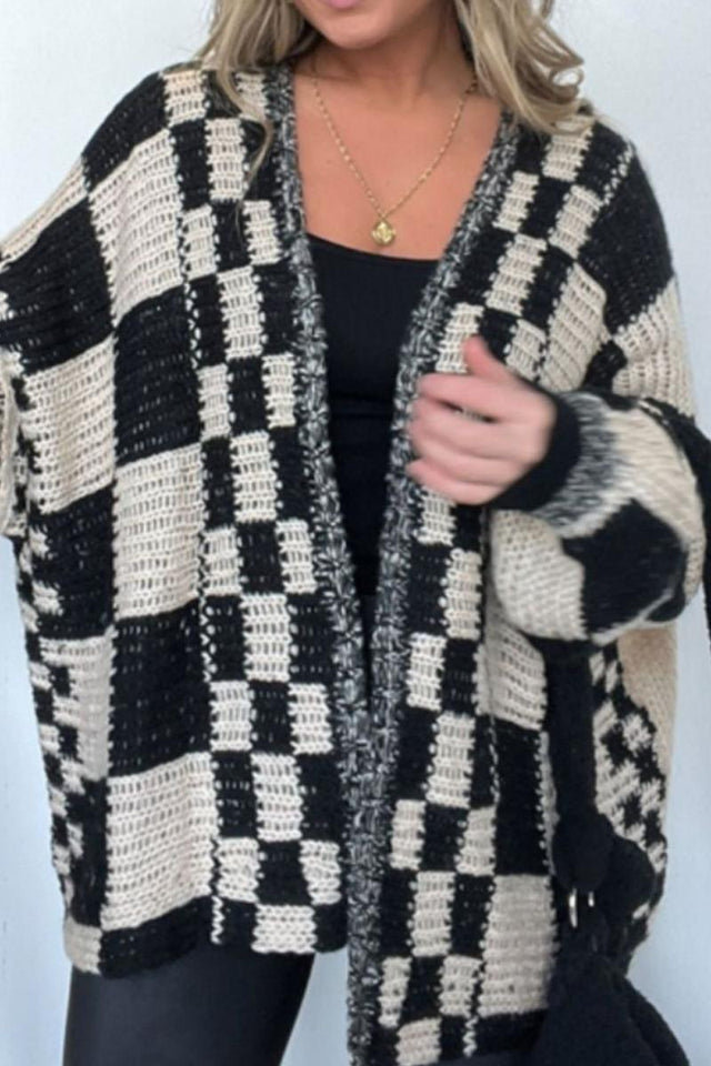 Açık Önlü ve Uzun Kollu Kareli Hırka